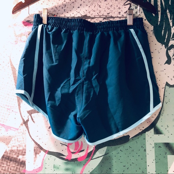 NWT! 5🌟rated! 💪 Under Armour Athletic Shorts - Picture 4 of 7